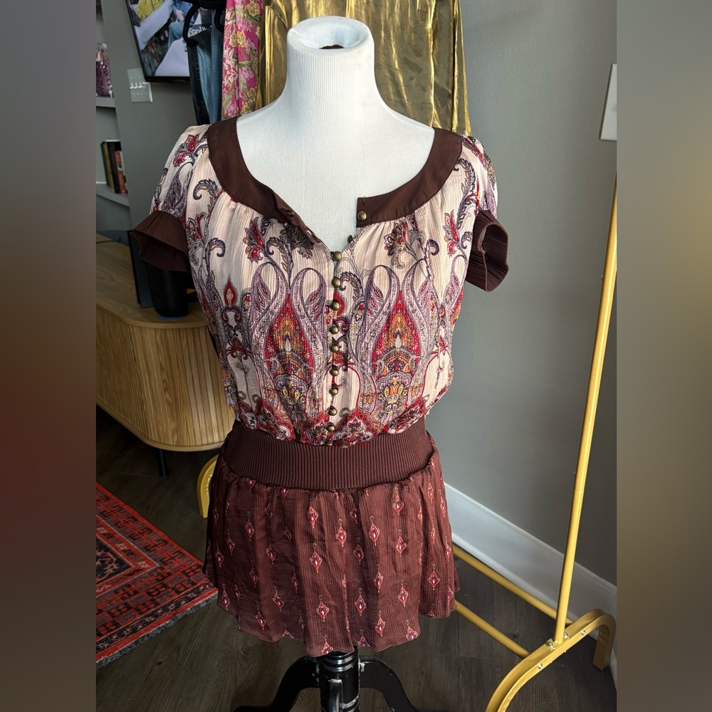 2000s era BEBE Brown and Cream Paisley Tunic